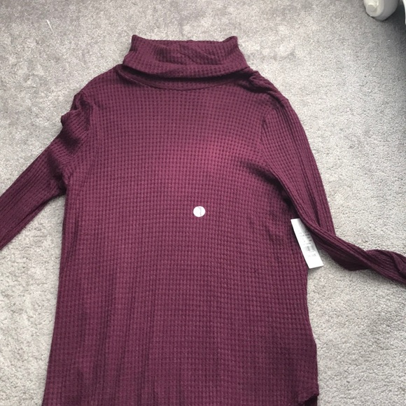PacSun Tops - PacSun maroon turtle neck